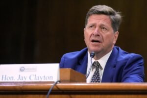 Jay Clayton director de inteligencia