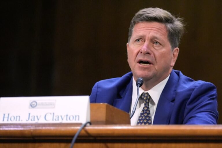 Jay Clayton director de inteligencia