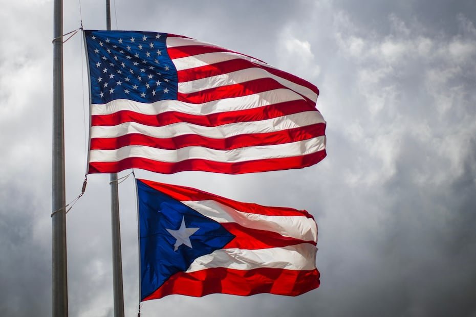 Puerto Rico: La naturalización colectiva de los residentes de Puerto Rico como ciudadanos estadounidenses se garantiza por medio de la ley Jones de 1917.