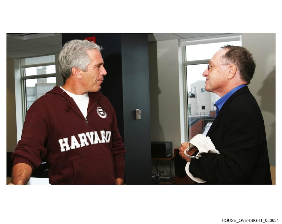 Jeffrey Epstein, a la izquierda, con su abogado, Alan Dershowitz.