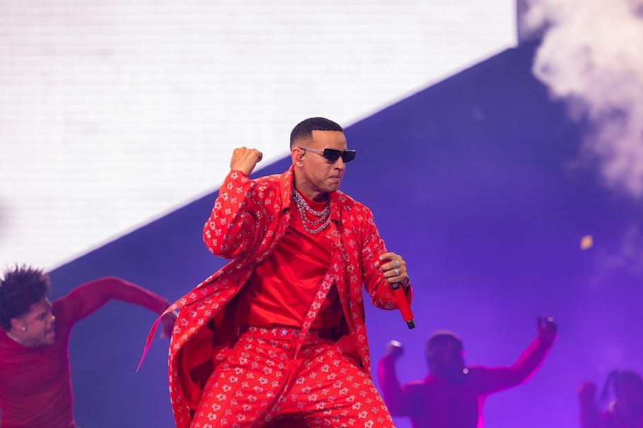 En su último concierto el 3 de diciembre de 2023, Daddy Yankee reveló en el Coliseo de Puerto Rico que se retira de la música porque entregó su vida a Cristo: “¡Llegué a la meta, soy libre! ¡Amén!”.