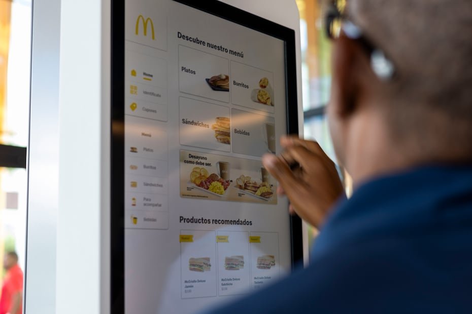 A medida que siga avanzando, las tareas que antes requerían grandes equipos de trabajo son cada vez más gestionadas por “software” y máquinas inteligentes. Aunque quizás no desaparezcan por completo, podrían ser menos comunes. (Ramon "Tonito" Zayas/GFR Media)