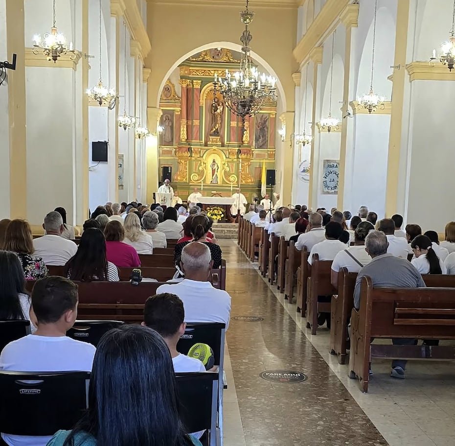 La actividad comenzó con una misa a las 6:00 de la tarde en la Parroquia San José de Aibonito.