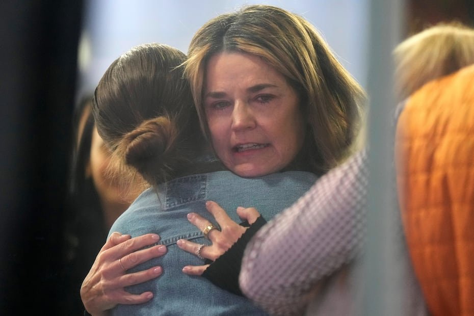 Las autoridades creen que la mamá de Savannah Guthrie fue secuestrada, raptada o de alguna manera llevada en contra de su voluntad.