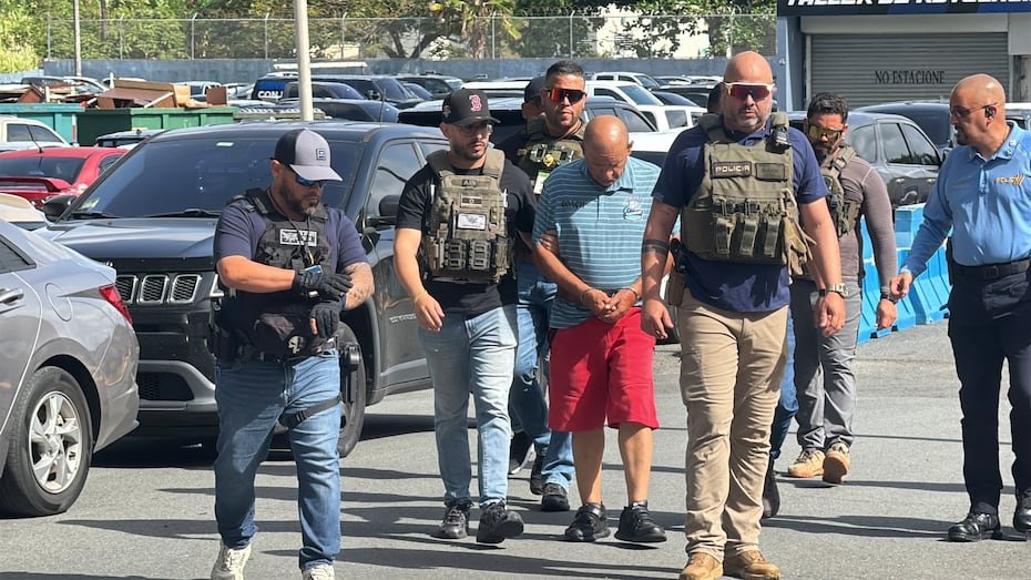 Según el Departamento de Corrección y Rehabilitación, Carlos Manuel Estefano Pino fue arrestado en los alrededores de los Outlets de Barceloneta.