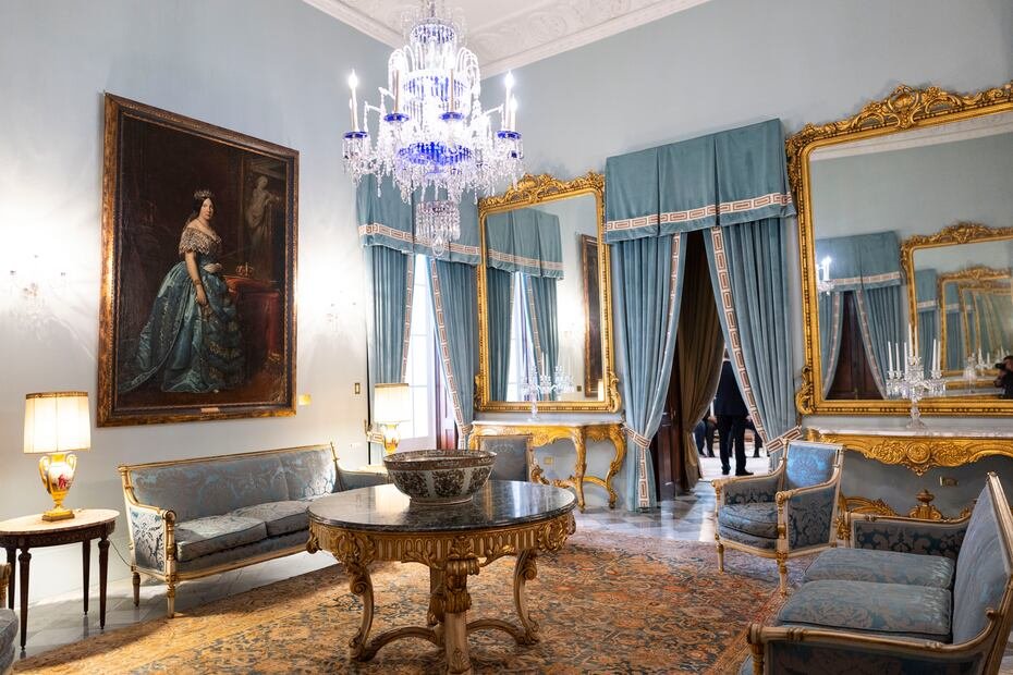Salón Azul. Entre su decoración, destacan las butacas estilo barroco.