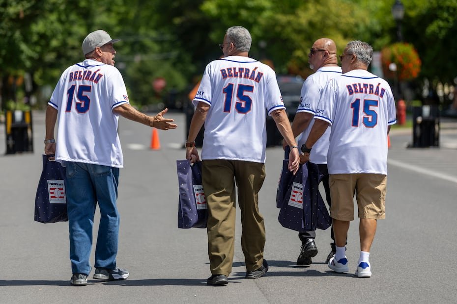 Los puertorriqueños visten camisetas de Beltrán de los Mets de Nueva York.