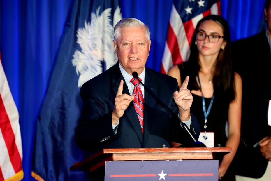 El senador de Estados Unidos Lindsey Graham murió el sábado por la noche tras una “enfermedad breve y repentina”, informó su oficina en un comunicado publicado en redes sociales. Tenía 71 años.