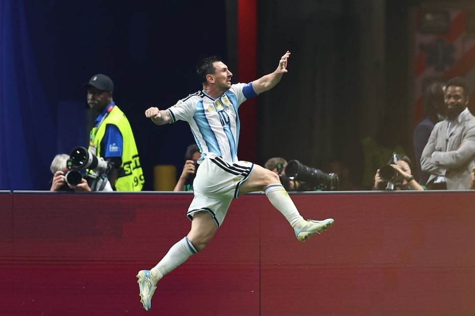 Lionel Messi festeja el gol del empate ante Egipto.