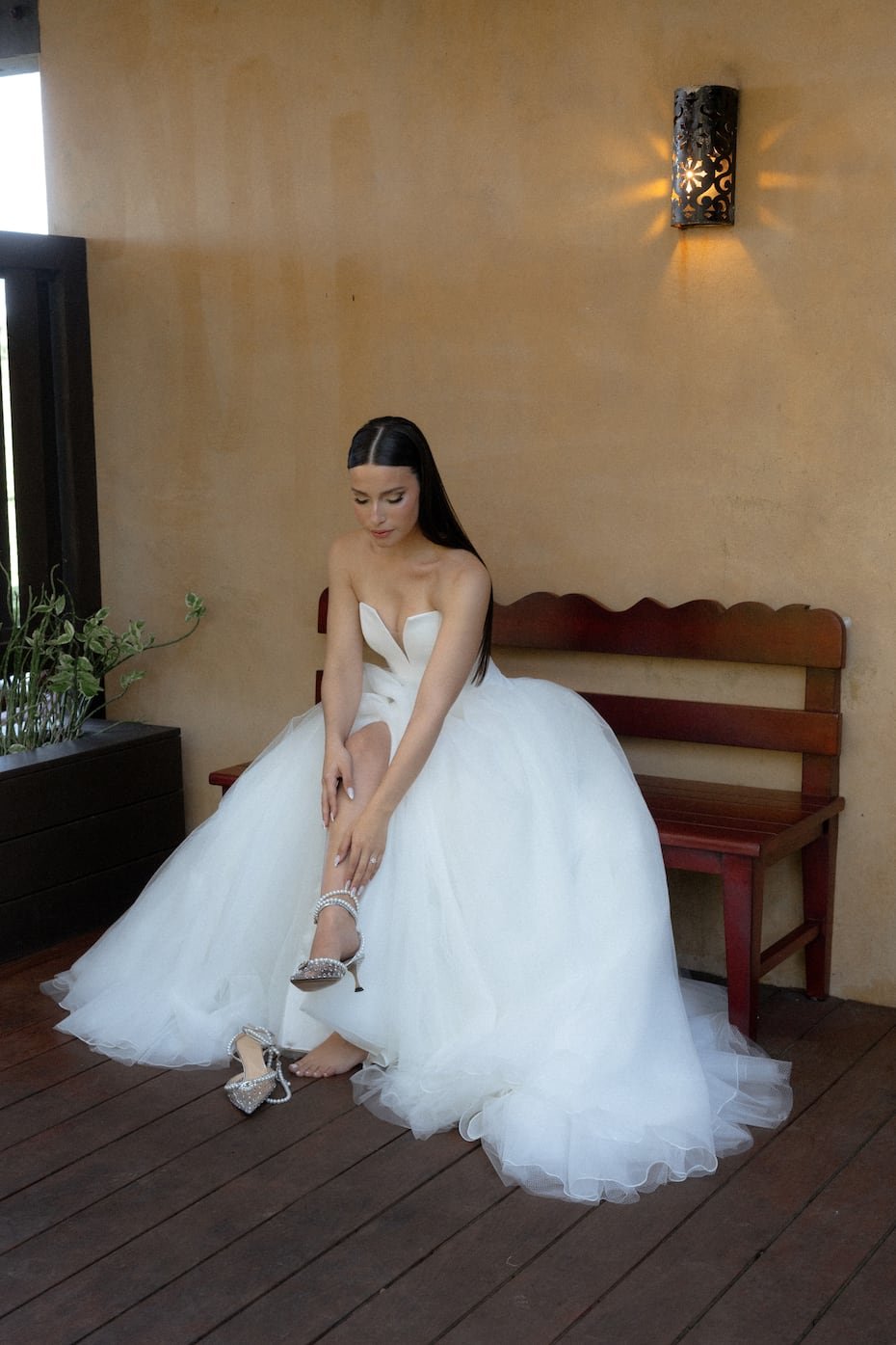 Vestidos de la novia: Vera Wang y Eclíptica.
