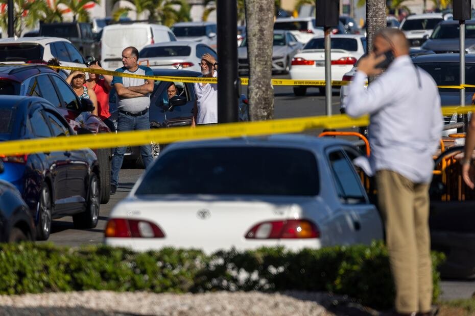 Por otro lado, la Policía encontró, el 25 de mayo, los cuerpos de Christopher Acevedo Rosado, de 31 años, y Naihomy Russi Cintrón, de 27, en el interior de un automóvil ubicado frente a un parque en la urbanización Jardines de Guamaní, en Guayama. El vehículo presentó impactos de proyectil de bala. En el interior del automóvil, propiedad de Acevedo Rosario, los agentes encontraron una pistola calibre nueve milímetros (9mm).