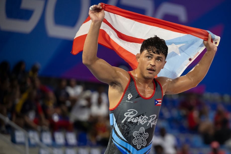 Silva celebra uno de los tres oro de Puerto Rico durante la jornada del viernes.