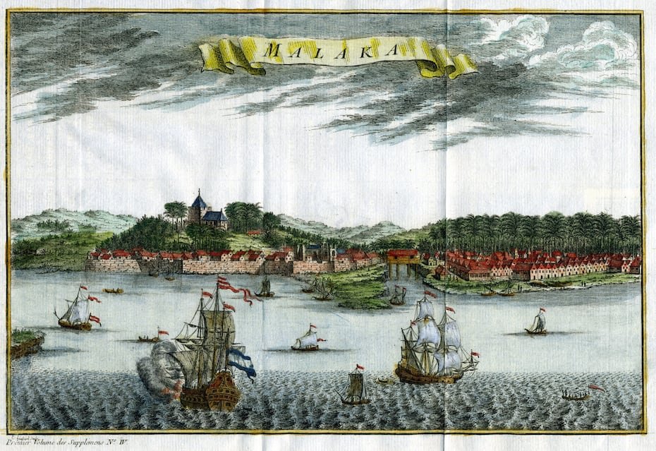 También con un valor comercial que data desde los 1400, Malacca (Maleka) es otro punto importante en el comercio internacional. El Estrecho de Malacca es clave para el comercio de Malasia y Singapur y es ruta de conexión con Asia. Conecta el Océano Índico con el Pacífico. Es la ruta marítima más corta entre India y China y, por lo tanto, uno de los canales de navegación más transitados del mundo.