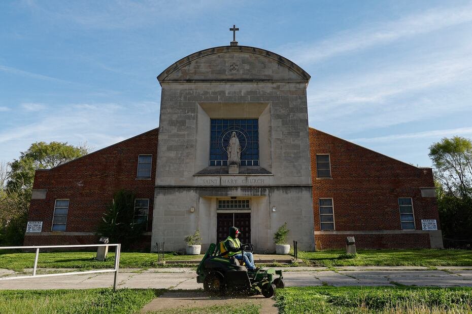 El exterior de la iglesia Santa María de la Asunción, en Dolton, Illinois, a la cual acudía la familia Prevost cuando el nuevo pontífice era niño.