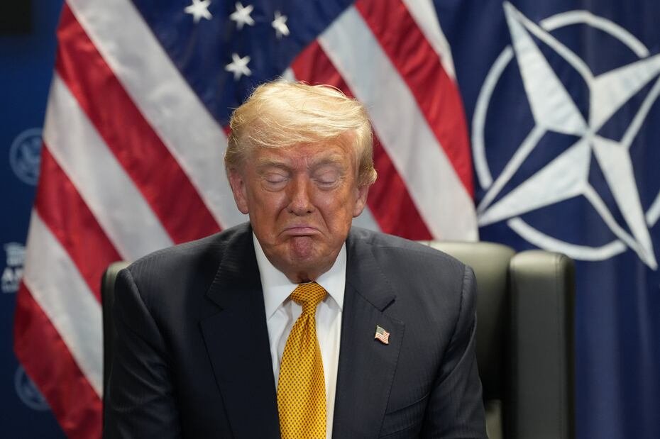 "Para mí se ha acabado. No quiero negociar con ellos, porque son basura. Son gente enferma, dirigida por gente enferma, mala, violenta. Si tuvieran un arma nuclear, lo usarían", arremetió Trump al inicio de la segunda jornada de la cumbre de líderes de la OTAN en Turquía.