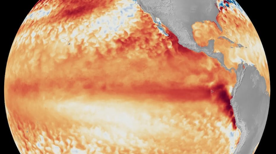 Imagen satelital que muestra la diferencia respecto a las temperaturas promedio de la superficie del mar en el ecuador del océano Pacífico tropical —representada con distintos tonos de rojo y anaranjado para indicar calor— durante la primera semana de junio de 2026, en comparación con la referencia utilizada por Coral Reef Watch de NOAA.