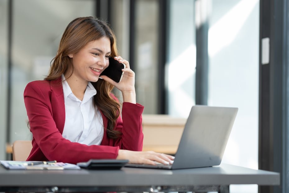 Por cuanto el navegador, ya sea Firefox, Chrome, Safari o Explorer, almacena su historial, archivos y “cookies”, una formad e reducir la exposición es utilizar el modo de navegación privada.