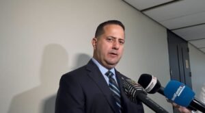 renuncia secretario de Corrección