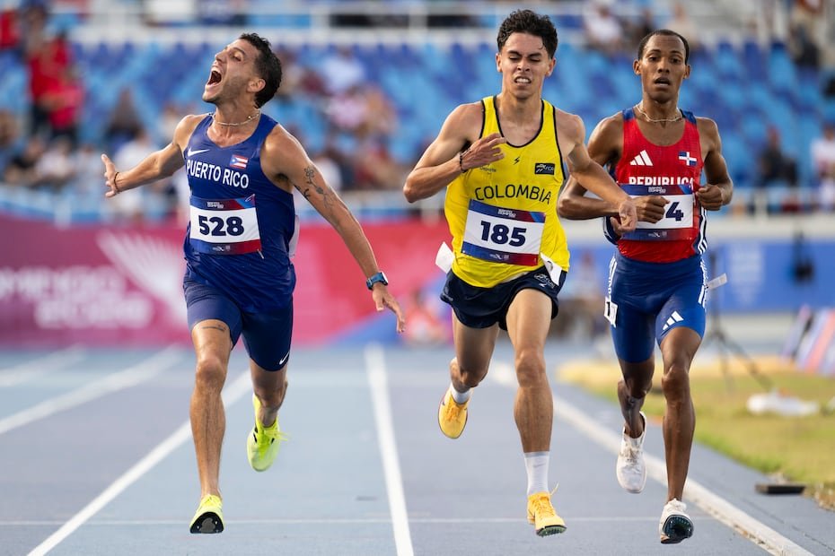 Víctor Ortiz suelta un grito de júbilo tras asegurar la presea de plata.
