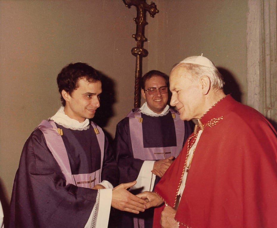 Durante su formación religiosa, Prevost coincidió en más de una ocasión con el papa Juan Pablo II (Imagen por The Midwest Augustinian Province of Our Mother of Good Counsel vía AFP).