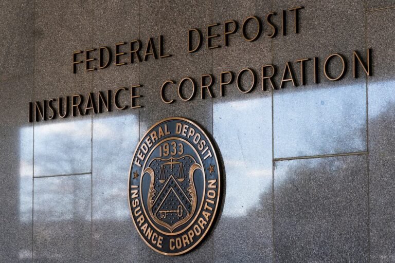 sanciones FDIC a bancos
