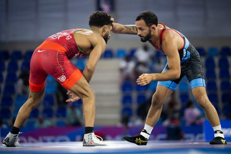 Darian Cruz, a la derecha, cayó ante el mexicano Roman Bravo en la final de los 57 kilogramos.