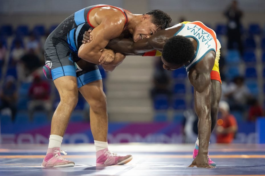Joseph Silva, a la izquierda, durante el combate final ante el bahameño Shannon Hanna II en la división de 65 kilogramos.