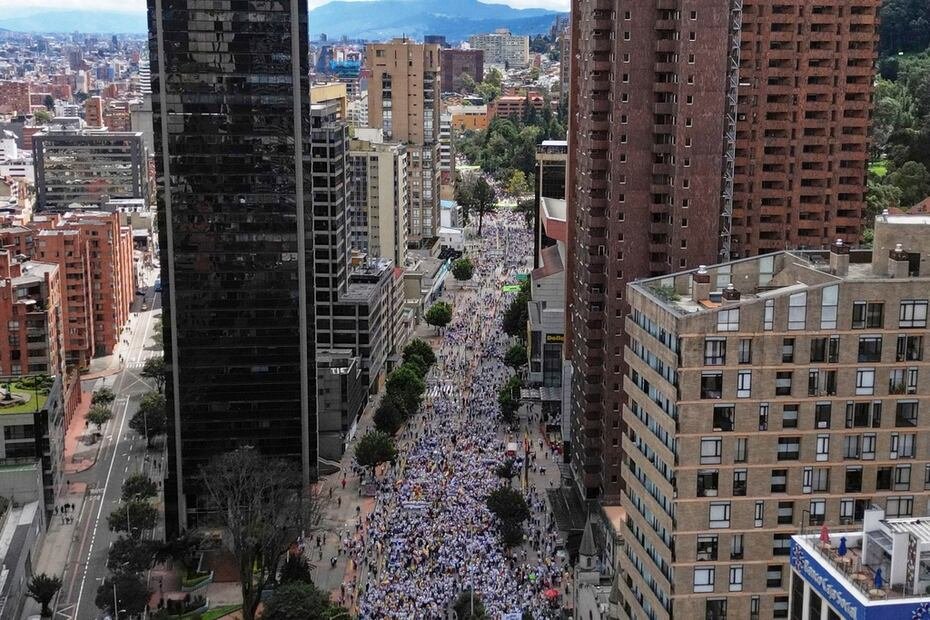El senador Uribe Turbay daba un discurso una semana atrás en un parque en el oeste de la capital colombiana cuando fue atacado a tiros por un menor de 15 años que fue capturado a pocos metros del lugar.