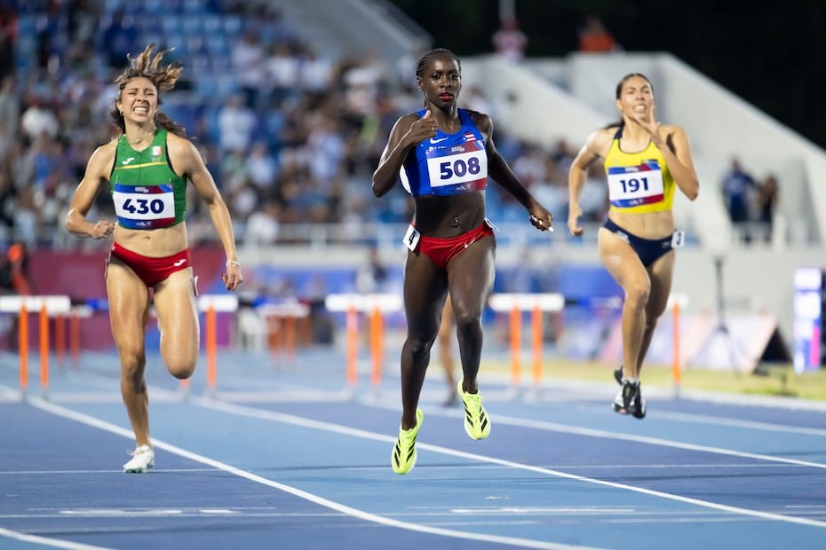 Grace Claxton en acción durante los Juegos Centroamericanos y del Caribe.