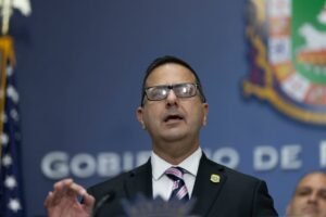 renuncia Francisco Quiñones