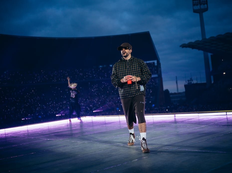 Bad Bunny culminó en Bruselas la gira mundial de DeBÍ TiRAR MáS FOToS ante unas 50,000 personas reunidas en el estadio Rey Balduino.