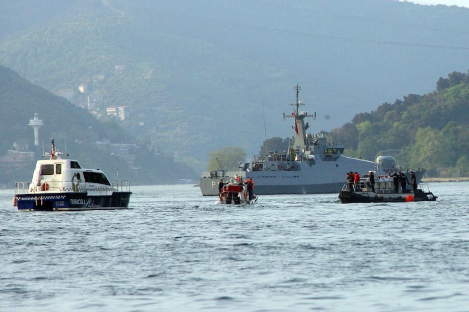El punto marítimo de Bósforo (Bosphorus), en Turquía, es otro importante punto de comercio internacional que une el Mar Negro y el Mar de Mármara. Por el paso marítimo se transportan granos (trigo, maíz), energía y metales. A menudo, es escenario de actos de piratería y ataques a navíos, lo que ha propiciado esfuerzos de patrullaje por parte diversos países con intereses en la zona. AFP PHOTO/STR