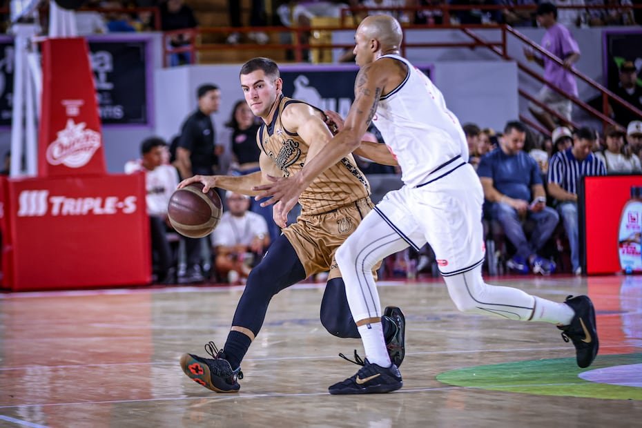 Javier Ezquerra maneja la ofensiva por Bayamón.