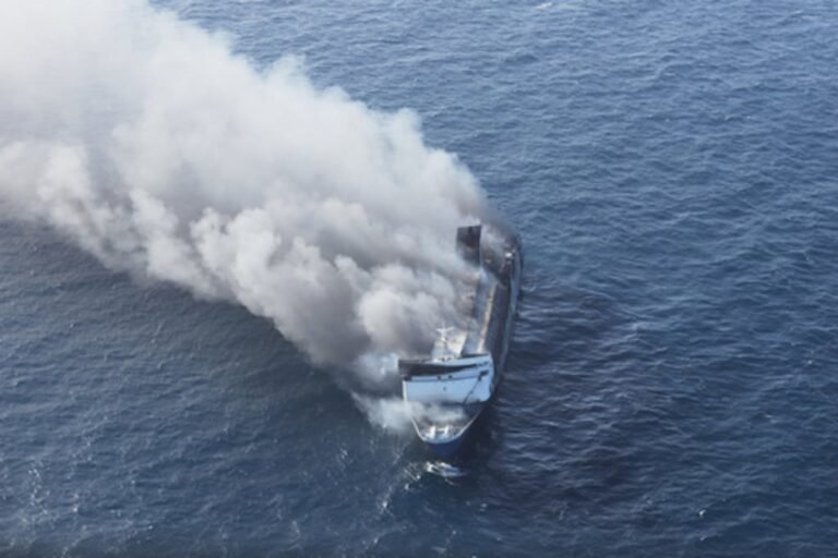 incendio transbordador Indonesia