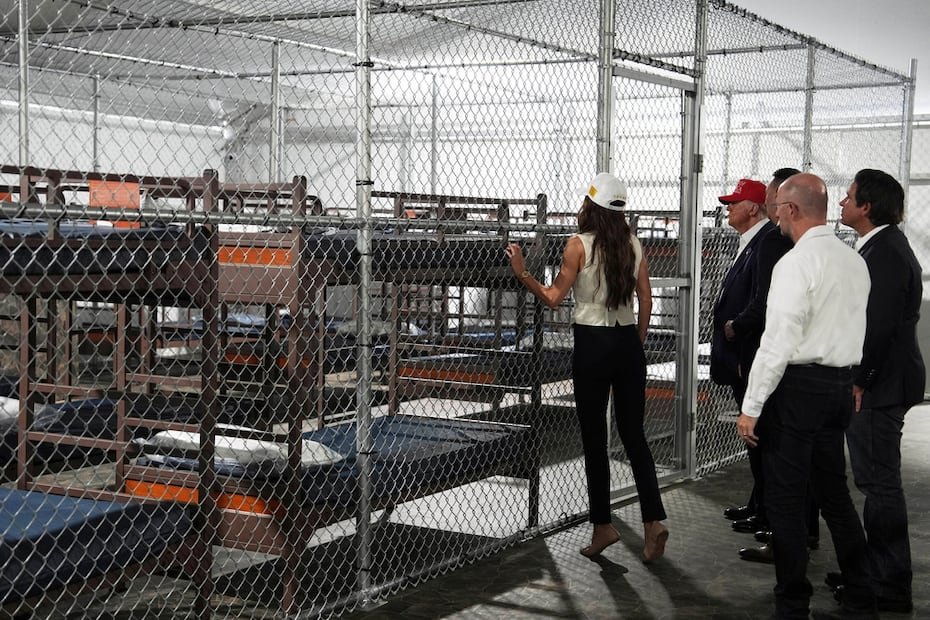 Además de esta prisión, las autoridades de Florida también están construyendo otro centro de detención para migrantes cerca de la ciudad de Jacksonville.