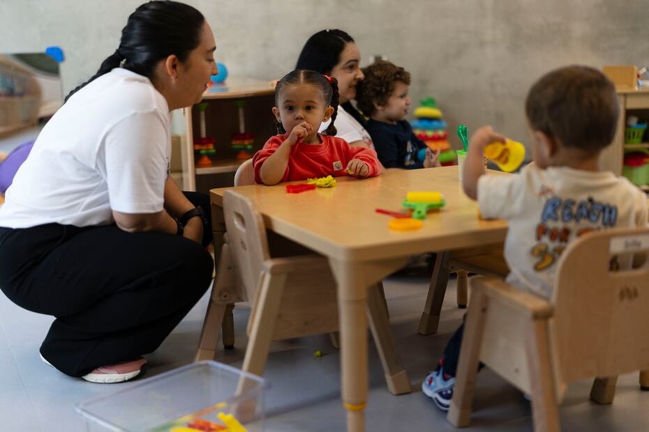 El Early Head Start Ciales comenzó a tomar forma tras el paso del huracán María (2017), cuando Urban Strategies realizó un estudio de necesidades que reveló los altos índices de pobreza y la falta de servicios para bebés e infantes en la zona.