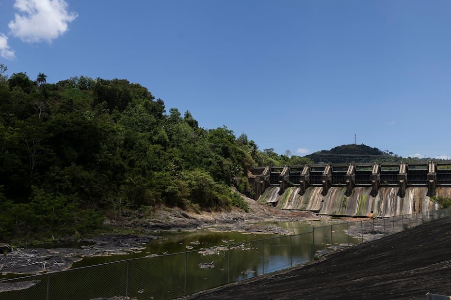 La AAA informó que comenzó a aplicar nuevos ajustes operacionales para reducir la extracción de agua del embalse y extender la disponibilidad del recurso sin afectar, por ahora, el servicio a los abonados.
