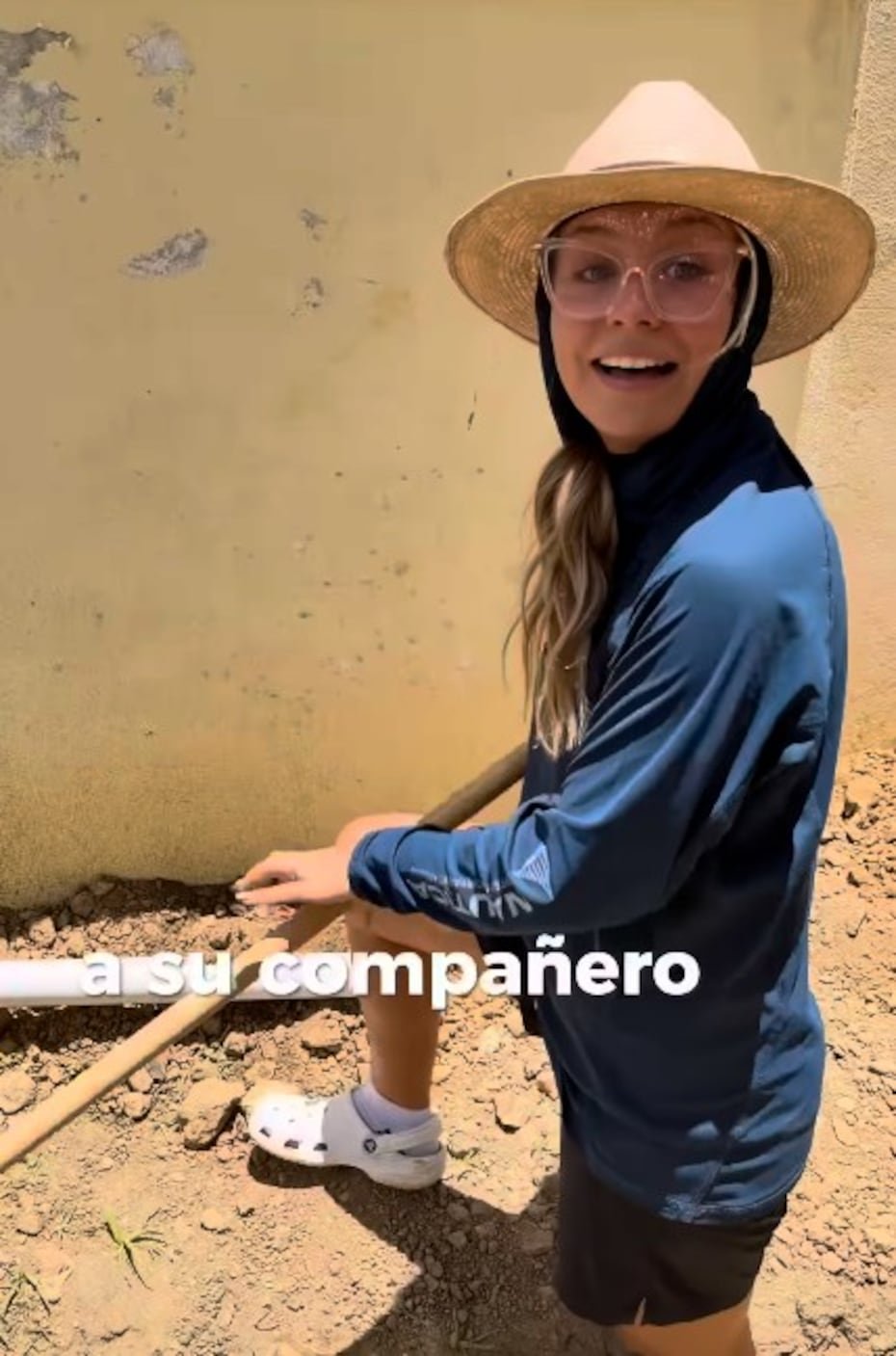 A la periodista de "Jugando Pelota Dura" también le ha tocado usa pico y pala para ayudar a su esposo en el proceso de remodelación y algunas reparaciones, mientras  dijo estar agradecida y feliz al explicar: “Estuvimos años buscando, esperando, orando, ahorrando. Hubo momentos en los que sentimos que estábamos tan cerca… y otros en los que parecía estar tan lejos pero nunca perdimos la fe, Dios la tenía reservada y este fue el momento perfecto”.