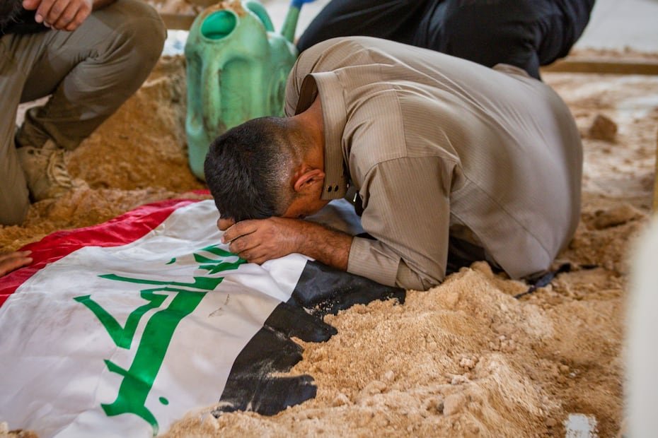 Los ataques de Estados Unidos y Arabia Saudí contra milicias respaldadas por Irán en Irak dejaron al menos 20 combatientes muertos y seis asesores iraníes fallecidos, según funcionarios de las milicias citados por The Associated Press.