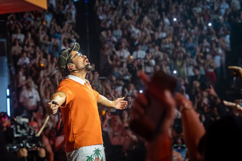 Bad Bunny hace historia al anunciarse que será el artista principal del espectáculo del Super Bowl 2026.