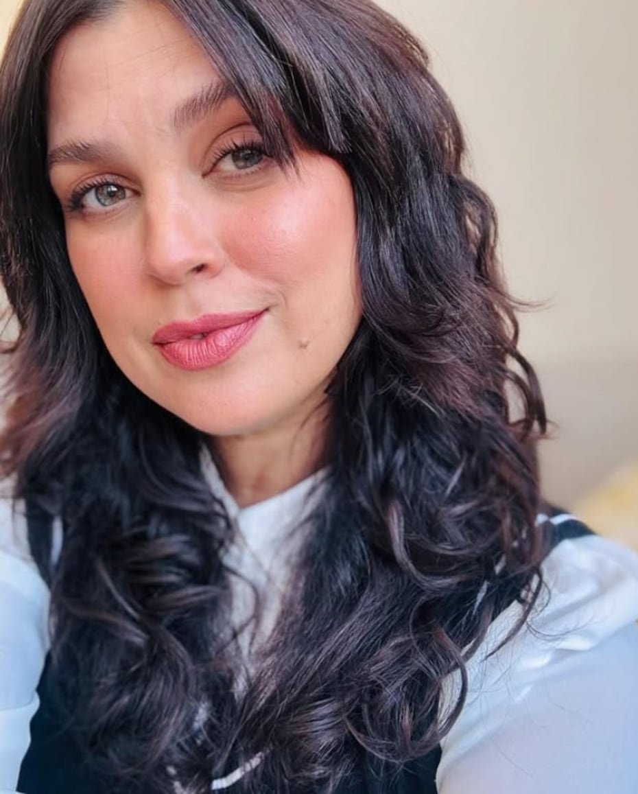 Actualmente, la artista de 41 años vive en Los Ángeles, California donde además de cantar, también actúa.