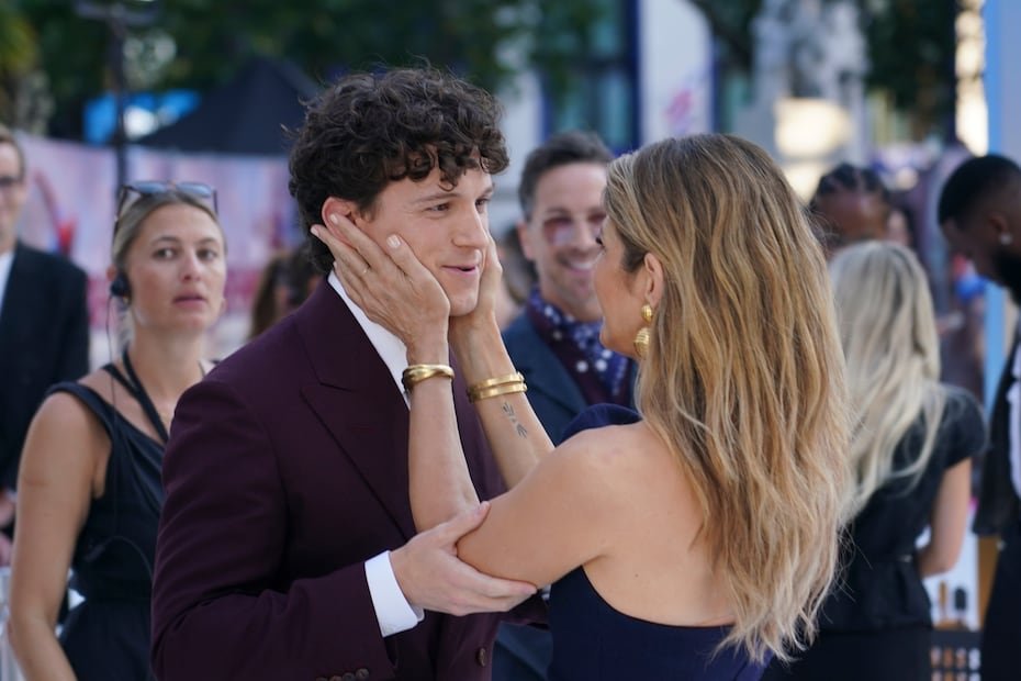 Tom Holland y Marisa Tomei protagonizaron un momento tierno durante la alfombra roja.