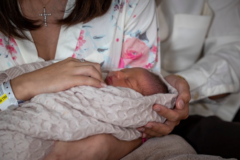 Al momento de publicar estas fotos, Colón todavía no había decidido el nombre de su cuarto hijo.