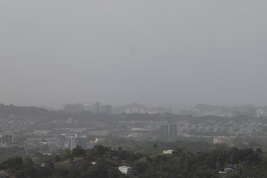 La nube se extendió unos 3,200 kilómetros (unas 2,000 millas) desde Jamaica hasta mucho más allá de Barbados en el este del Caribe. En la foto, vista parcial desde el mirador Gavilán, en Guaynabo.